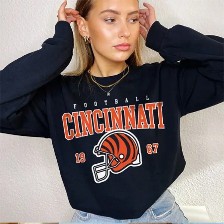 Cincinnati Football Unisex Sweatshirt, American Football Team Sweatshirt, Cincinnati Crewneck Sweatshirt, Cincinnati Sweatshirt, Cincinnati Fan Gift, Sunday Football Sweatshirt, Super Bowl 2025 Sweatshirt, American Football Fan Sweatshirt, NFL Sweatshirt, Sunday Funday Sweatshirt, Gameday Sweatshirt.