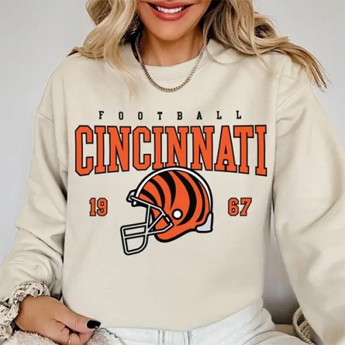 Cincinnati Football Unisex Sweatshirt, American Football Team Sweatshirt, Cincinnati Crewneck Sweatshirt, Cincinnati Sweatshirt, Cincinnati Fan Gift, Sunday Football Sweatshirt, Super Bowl 2025 Sweatshirt, American Football Fan Sweatshirt, NFL Sweatshirt, Sunday Funday Sweatshirt, Gameday Sweatshirt.